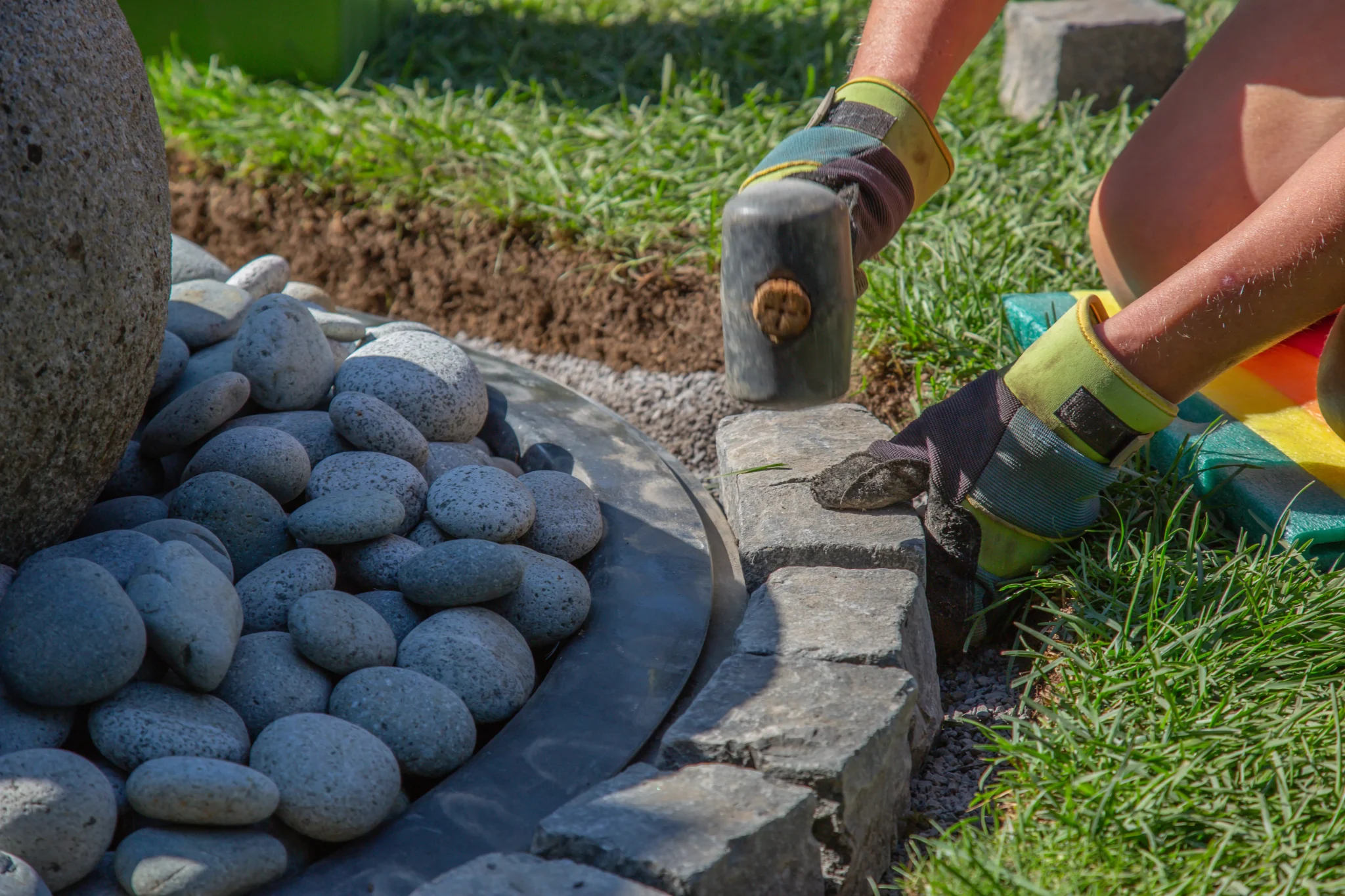 Gros galets pour bordure de jardin
