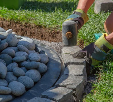 Gros galets pour bordure de jardin
