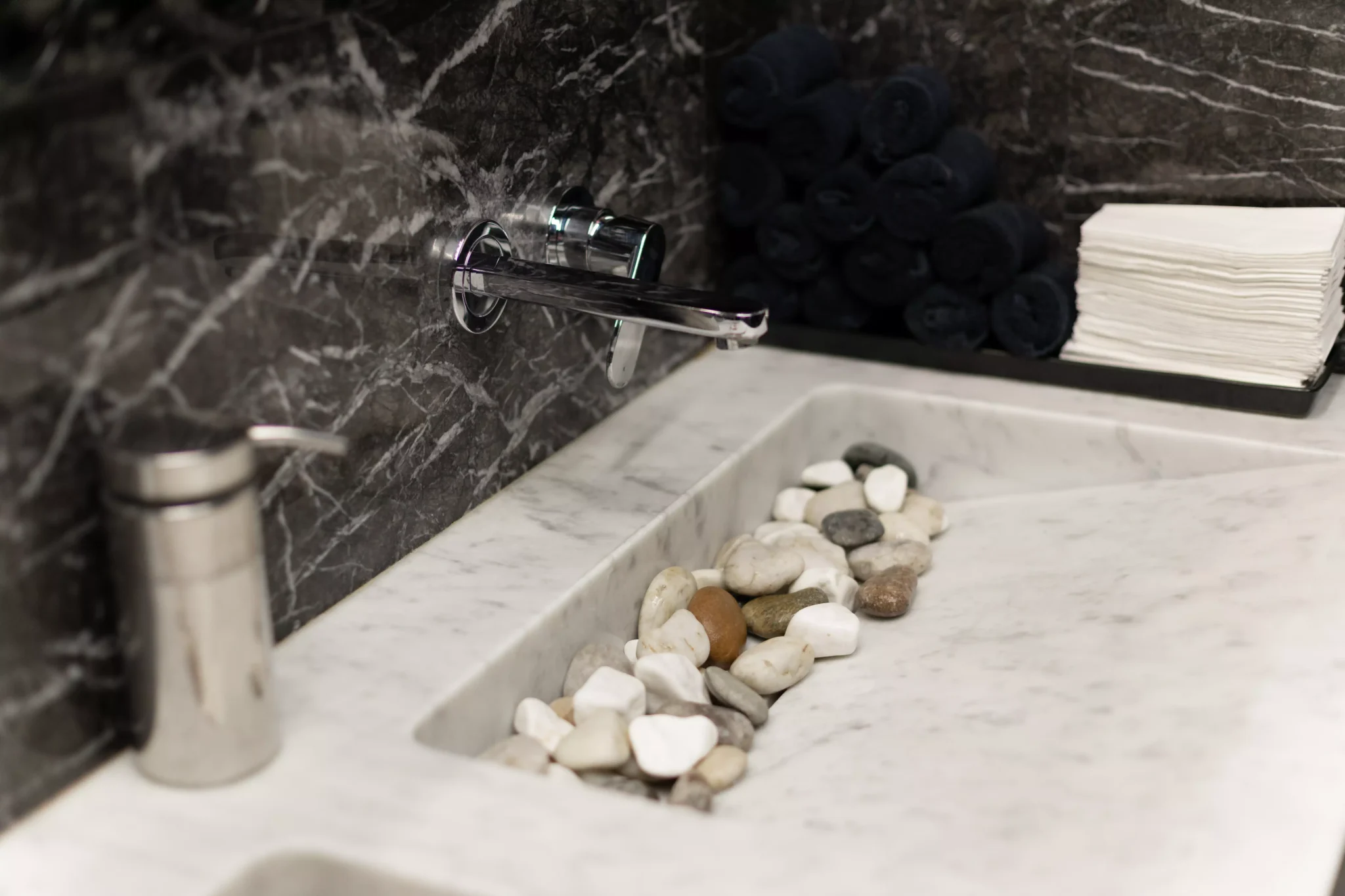 pierre salle de bain